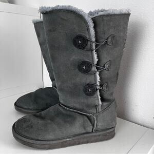 UGG Bailey Button Triplet II grey suede shearling boot size 9